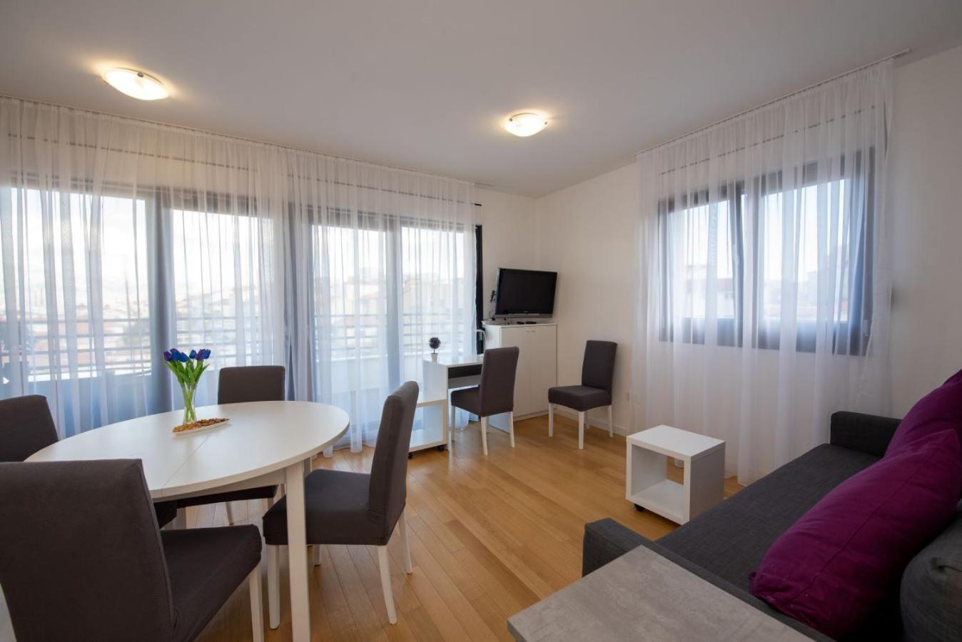 S'Akvarel 3 - Private Garage Apartman